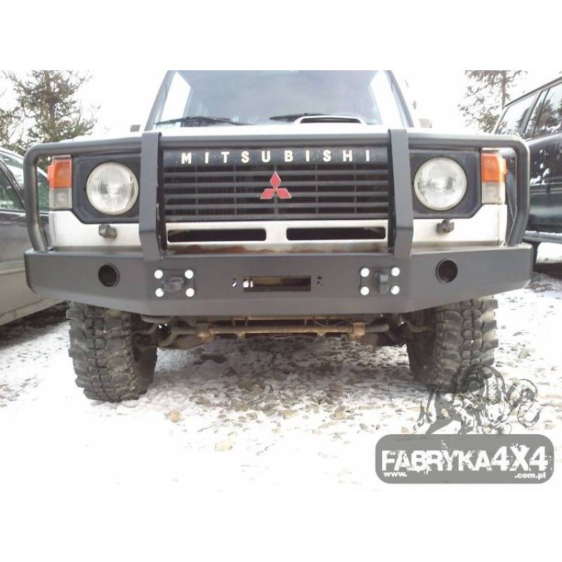 Bumper Mitsubishi Pajero I 82-91 front - without bullbar